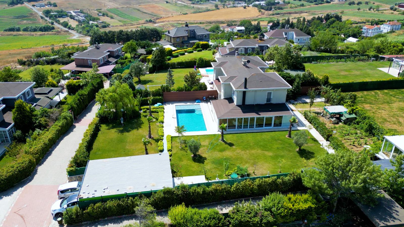 Büyükçekmece Lake Side Home'da Özel Tasarımlı 4+1 Satılık Villa